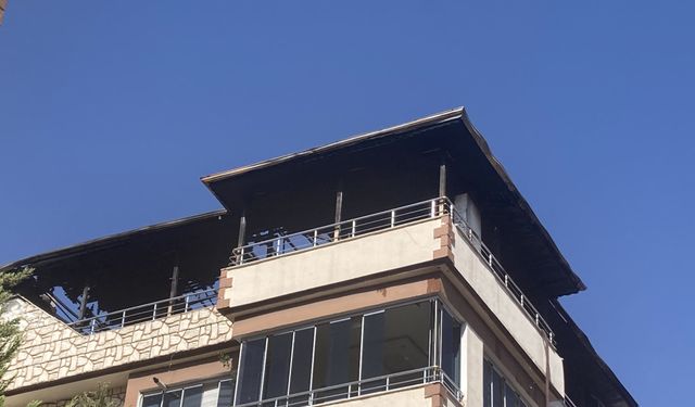 Apartmanın terasında yangın çıktı