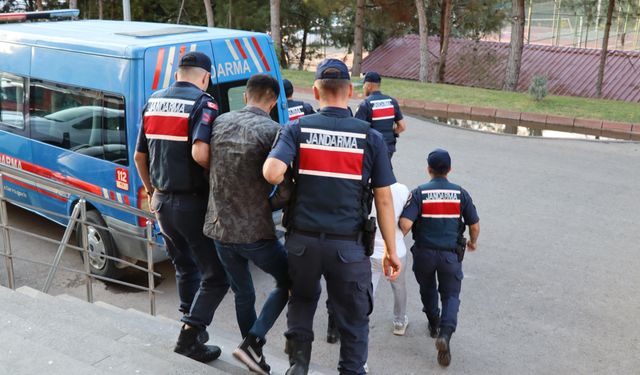 Göçmen kaçakçıları yakalandı