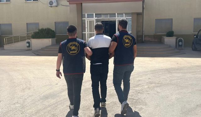 Hırsızlık suçundan aranıyordu