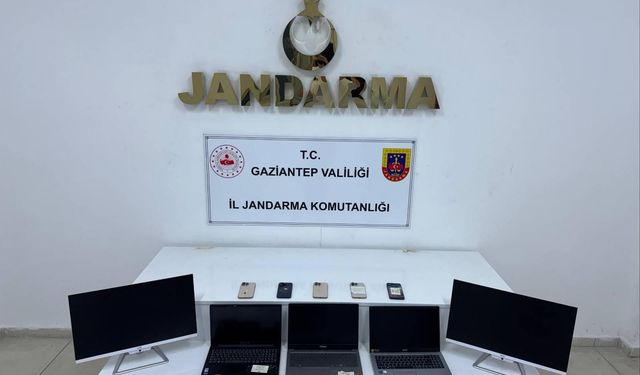 Sahte belgeyle dolandırmışlar