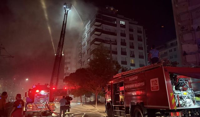 Teras katında korkutan yangın