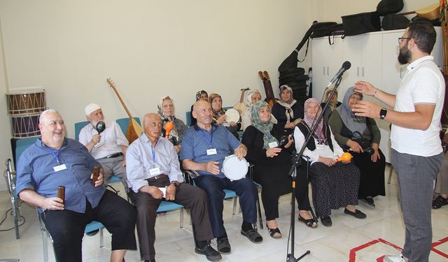 Alzaymır hastalarına müzikli terapi