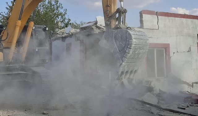 Araban’da yıkım başladı