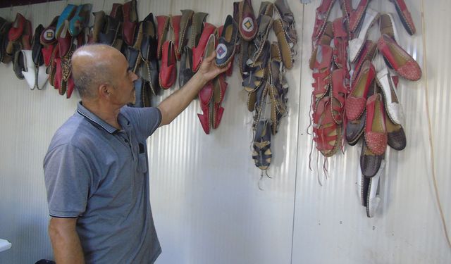 Babasından öğrendiği mesleğini konteynerde sürdürüyor