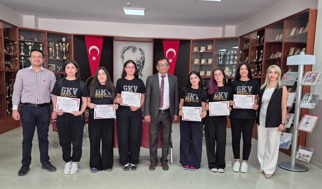 Liseli öğrenciler gururlandırdı