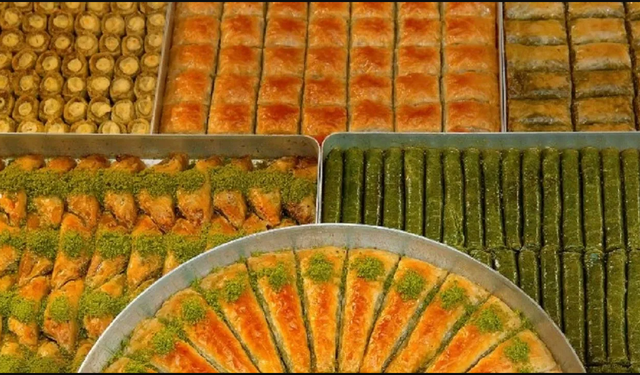 O baklavacıda gıda boyası şoku