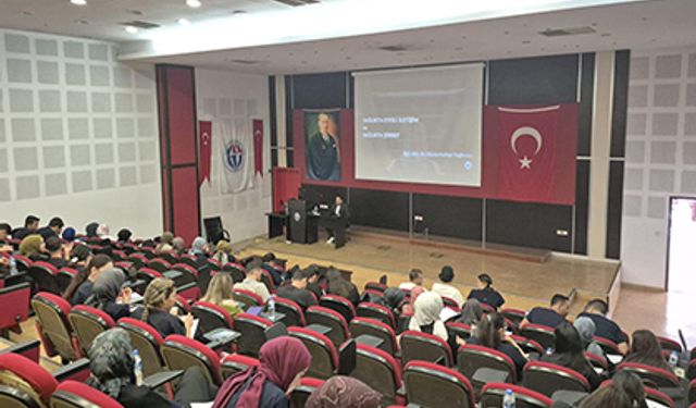Sağlıkta etkili iletişim eğitimi