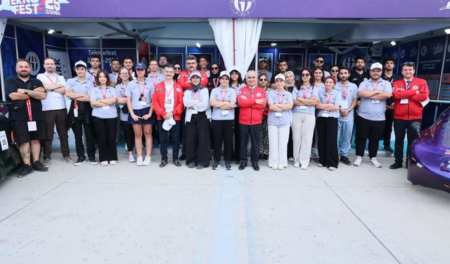 Teknofest’te öğrencilerle buluştu