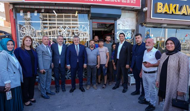 Vekillerle esnafa gitti