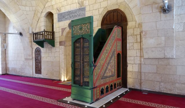 Raylı minberiyle dikkat çeken 5 asırlık cami