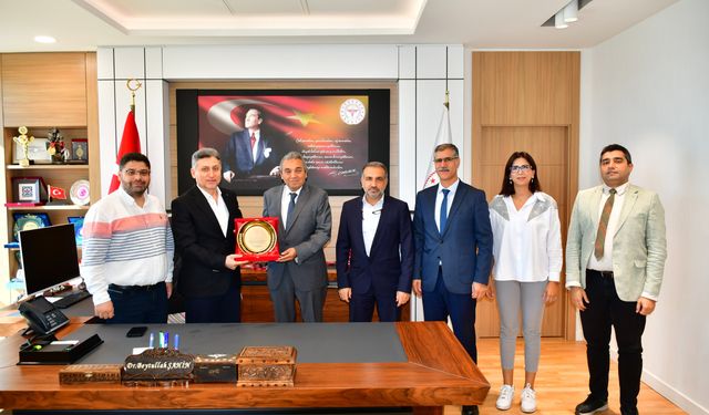 Ali Güven Fincan’a plaket