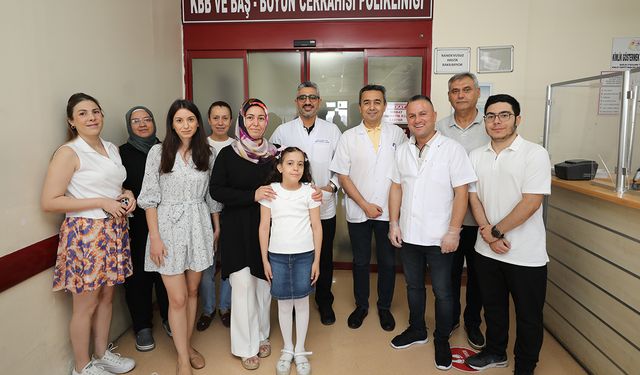 Anne ve kıza biyonik kulak