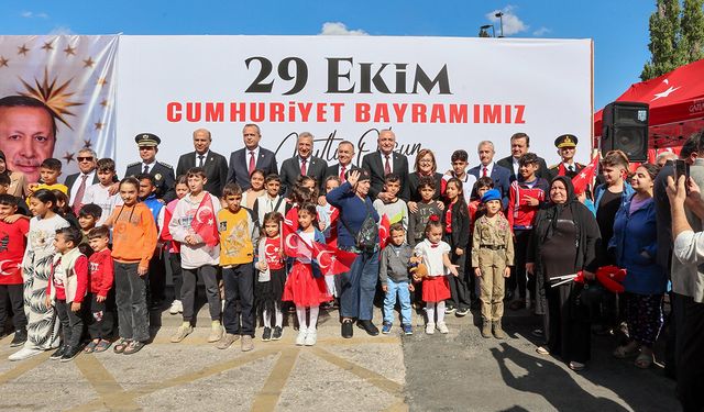 Cumhuriyet Bayramı coşku ile kutlandı