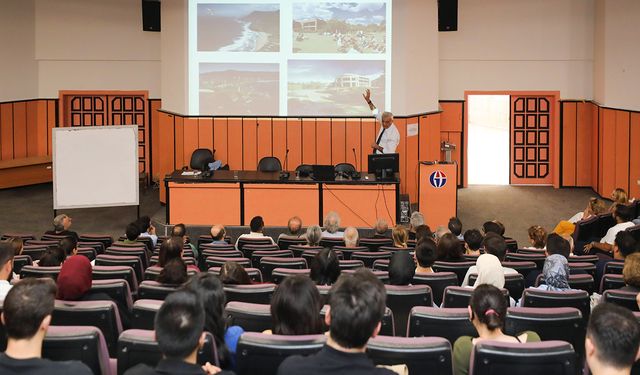 GAÜN’de robotik sistemler konferansı