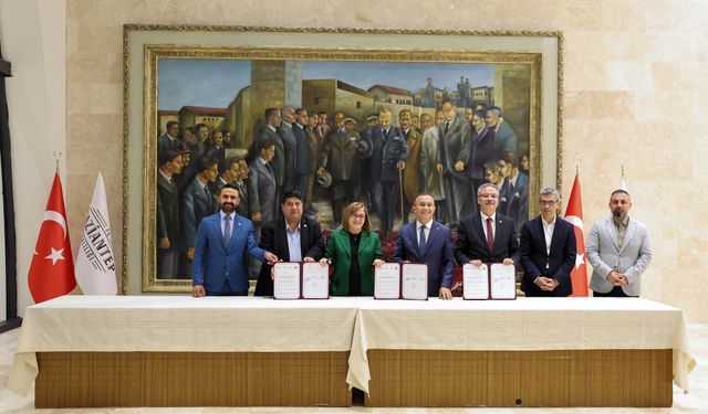 İmzalar öğrenciler için atıldı