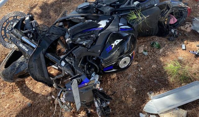 Kaldırıma çarpan sürücü öldü