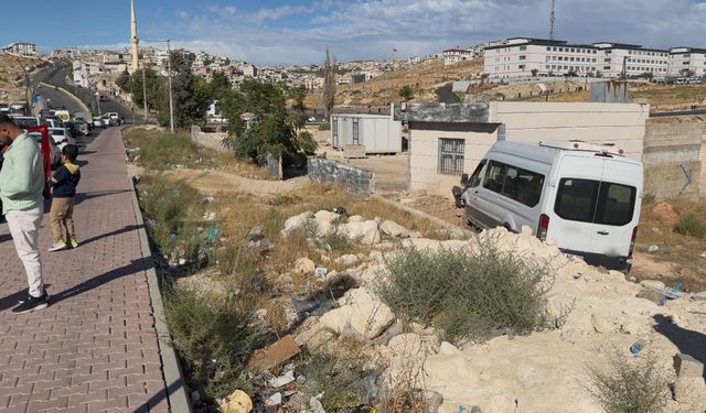 Kazadan kaçarken eve çarptı