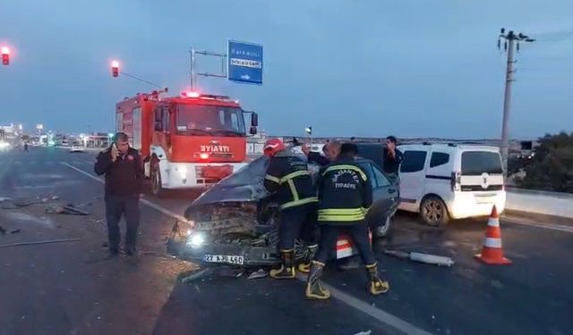 Kırmızı ışıkta beklerken kaza yaptı