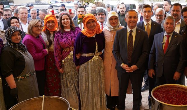 Öztekin'den büyük davet