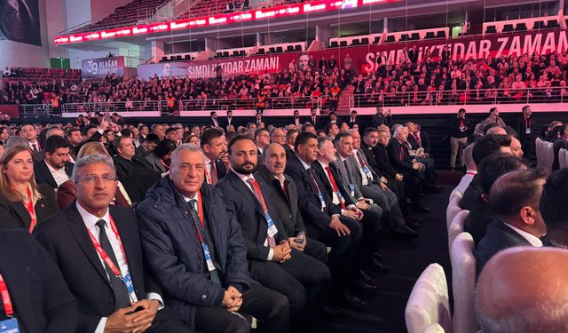 CHP ekibi tam kadro Kurultayda