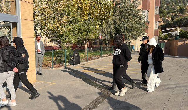 Dolandırıcılık ve bahis şebekesi çökertildi