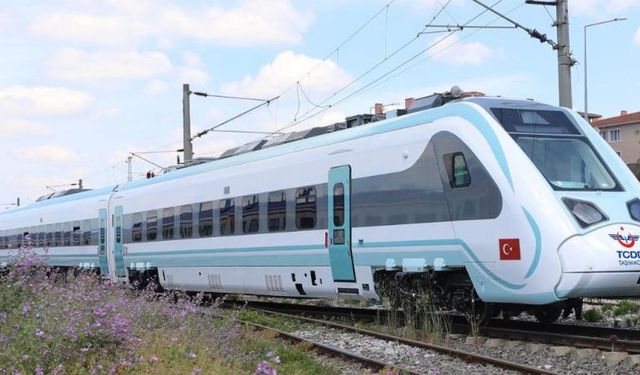 İlk milli hızlı tren raylara iniyor