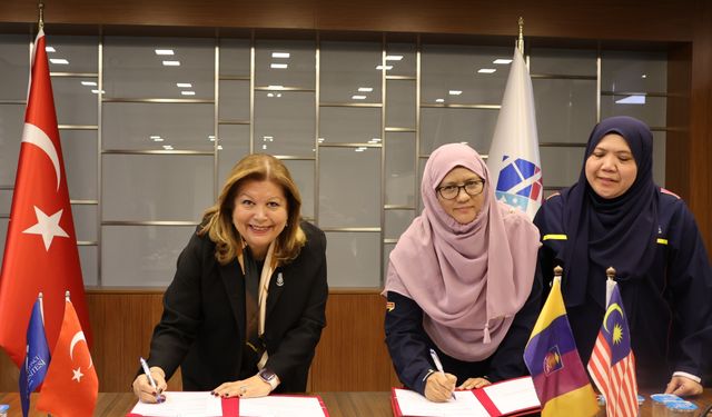 Malezya ile imzalar atıldı