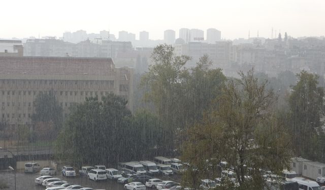 Gaziantep güne sağanakla uyandı