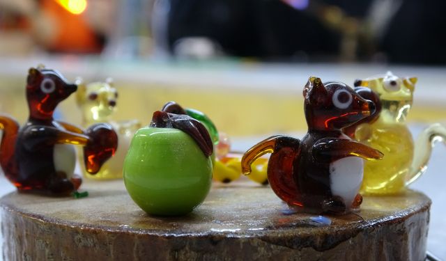 Camı eritip sanata çevirdiler