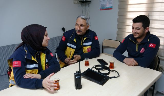 Baba ve kızı hayat kurtarıyor