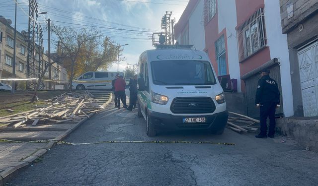 Boşandığı eşini öldürdü