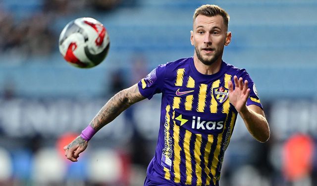 Draguş eli kulağında