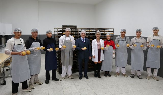 Günde 25 bin ekmek üreten okul