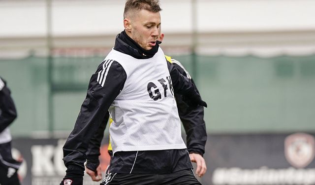 İki futbolcuya uyarı