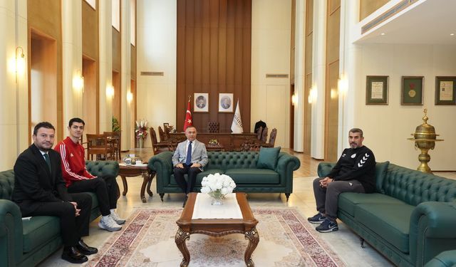 Şampiyondan Vali Çeber'e ziyaret