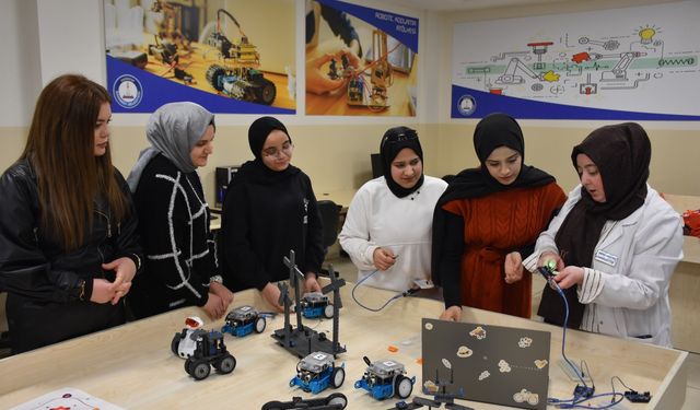 Gaziantep’te anne kız geleceği kodluyor