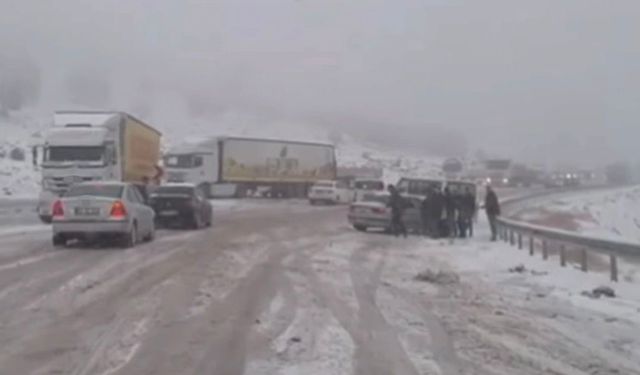 Gaziantep-Araban karayolunda kar esareti