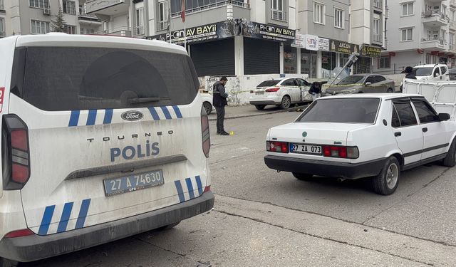 Kaza sonrası savrulan araç çocuğa çarptı