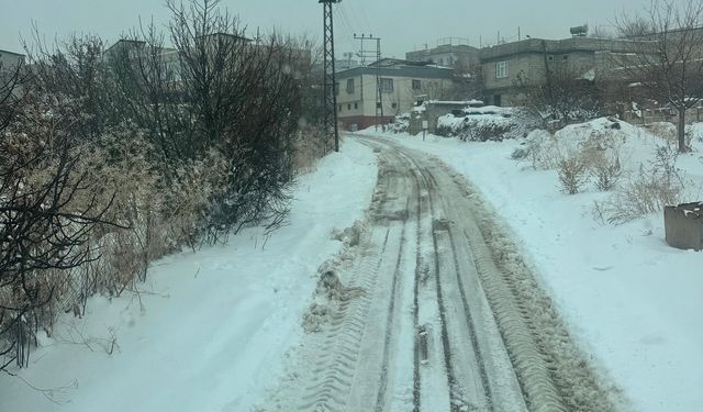 Köy yollarında büyük mücadele