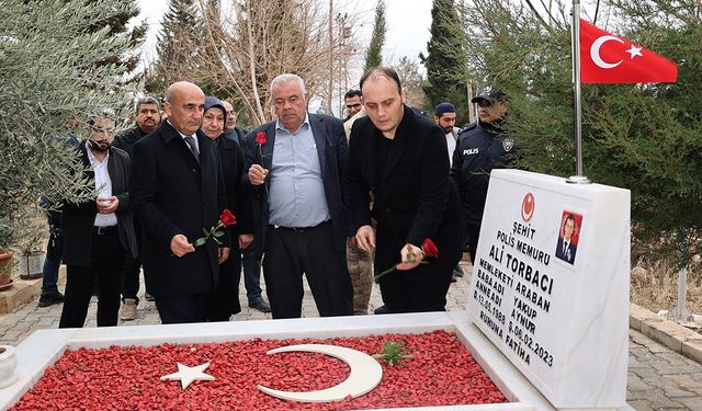 Deprem şehidine anma