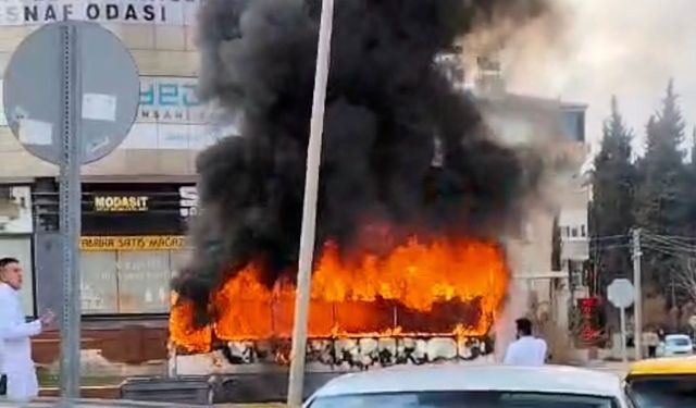 Halk otobüsü küle döndü