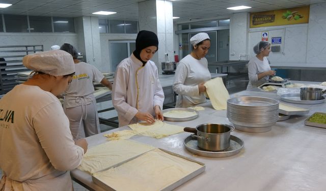 Meslek lisesinde baklava mesaisi