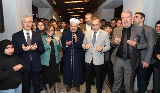 Mukaddes emanetler buluşturdu