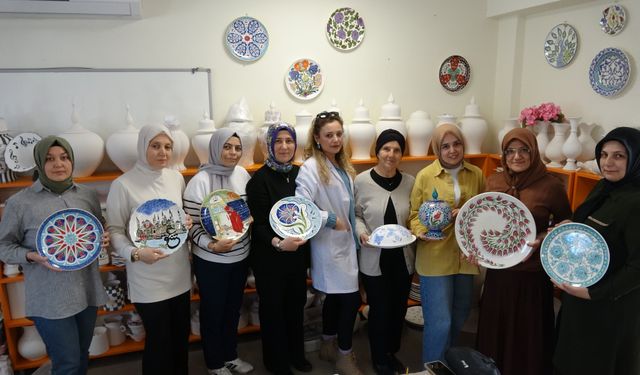 Çini, kadınların ellerinde hayat buluyor