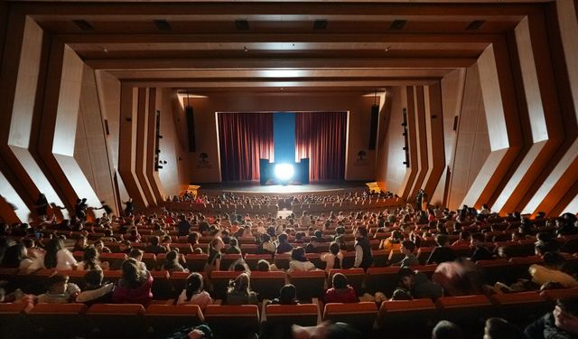 Çocuklar tiyatro ile buluşturuldu
