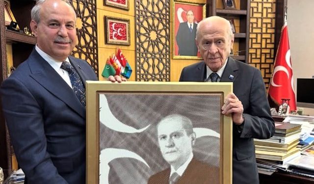 Kılıç listesini hazırlıyor