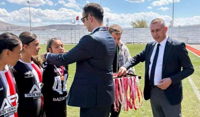 Kızlarda Konukoğlu Lisesi şampiyon