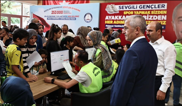 Şahinbey ayakkabı ve top ile gündemde