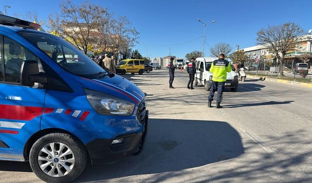 Aranan zanlılar jandarmaya takıldı