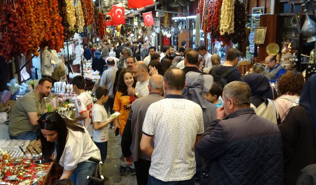 Çarşıda bayram yoğunluğu